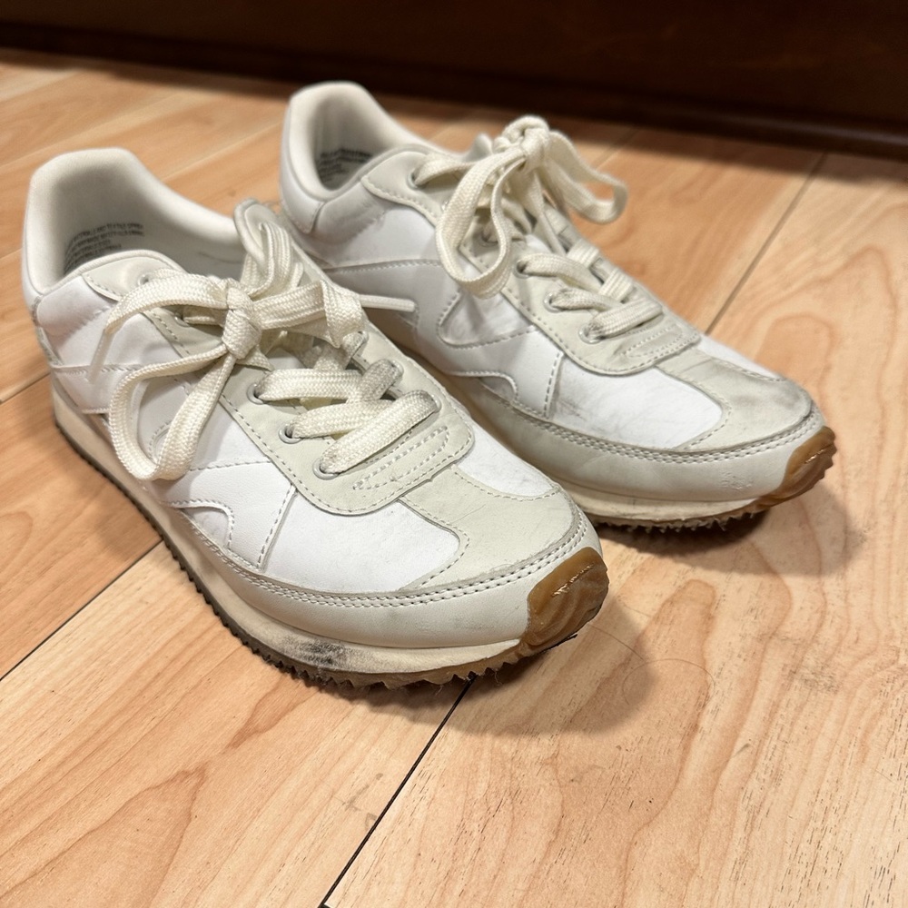 Target brand white sneakers size 7
